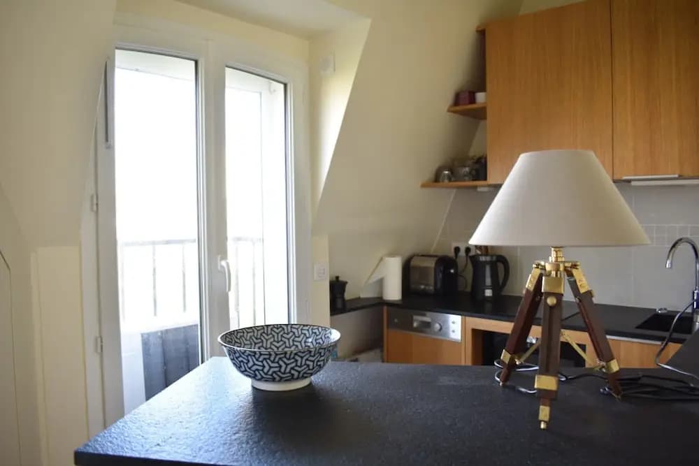 Bright Studio Apartment With High View - main photo