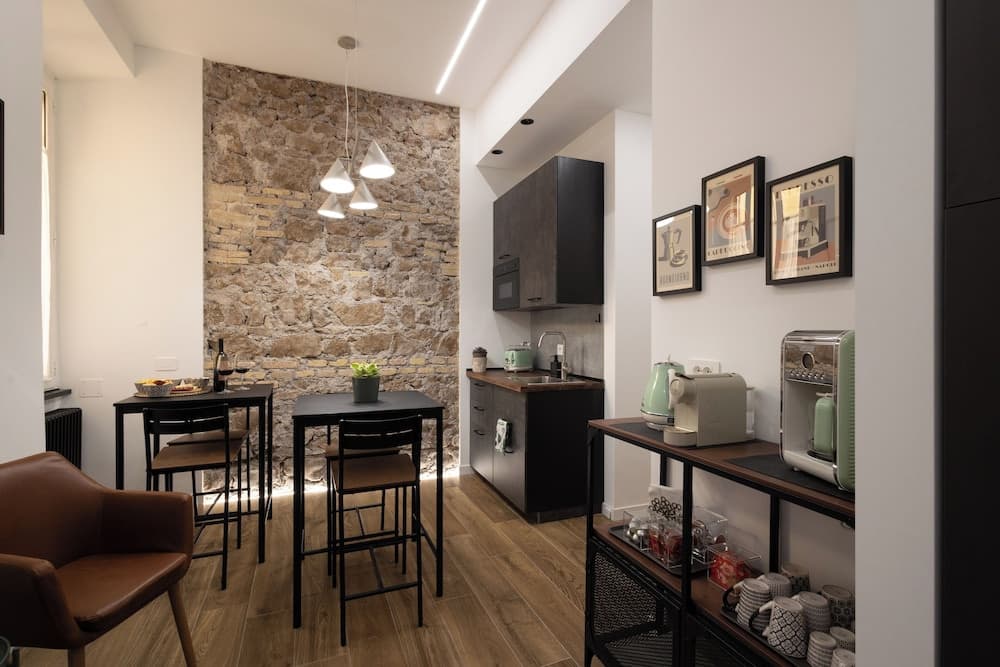 Style & Stone Guest House - photo 1