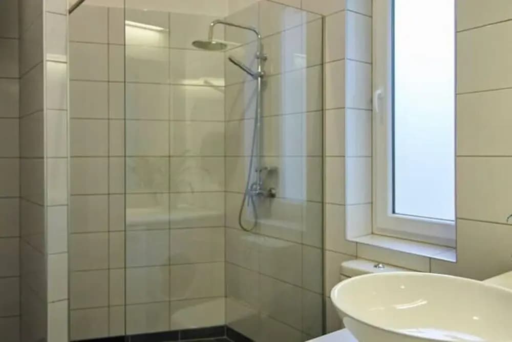 1 Bedroom Apartment Sleeps 2 -balcony -lift Access - photo 10