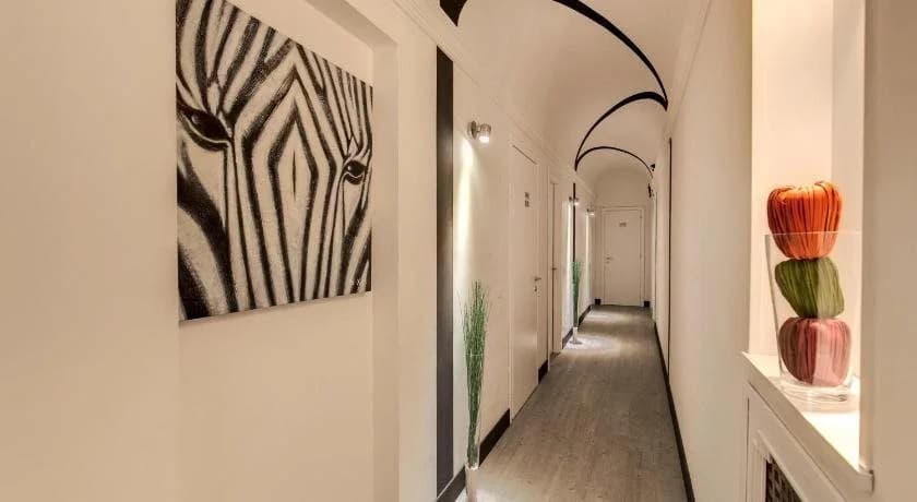 YHR Suite 51 - photo 12