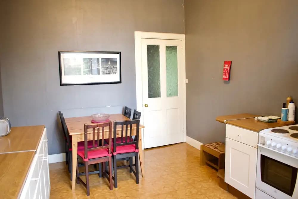 Traditional 3 Bedroom Apartment in Bruntsfield - photo 4