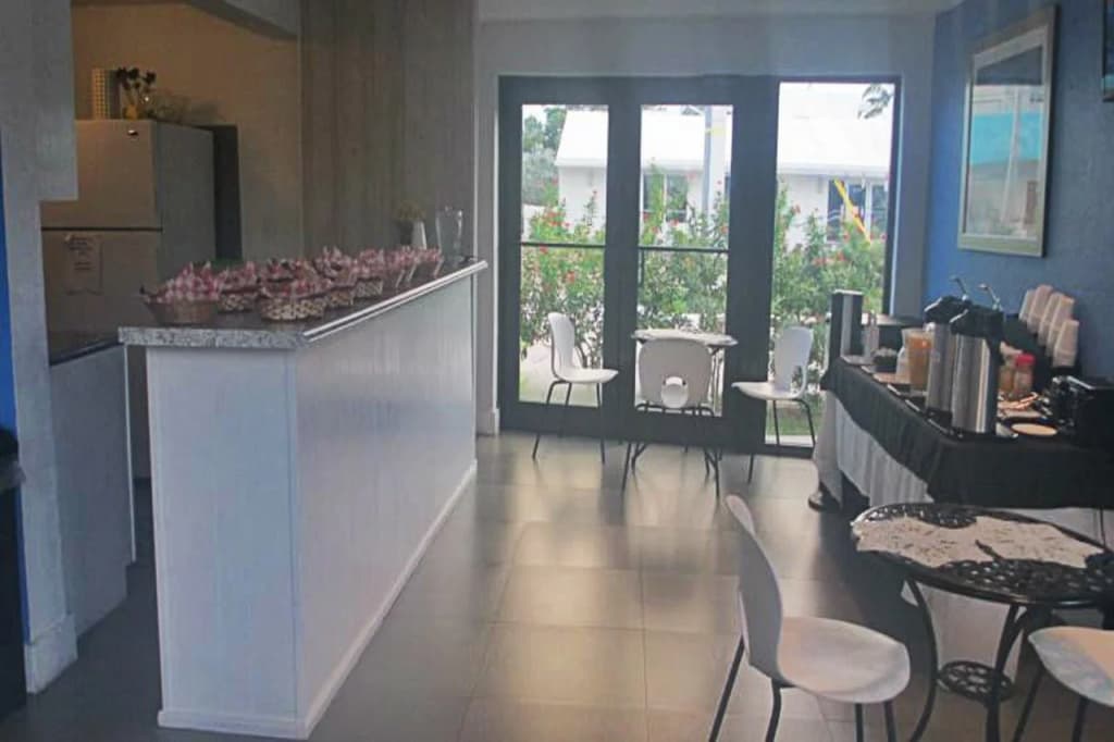Shalimar Motel - photo 11