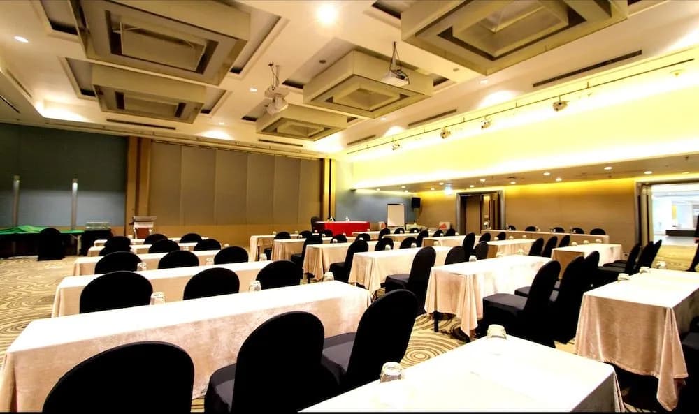 Le Bangkok Hotel - photo 17