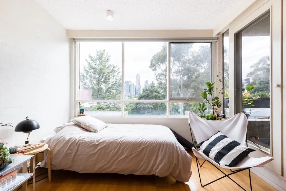 ISAAC, 1BDR South Melbourne Apartment - photo 1