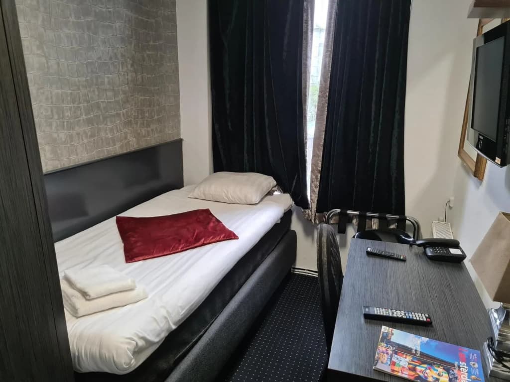 Hotel Blyss - photo 1