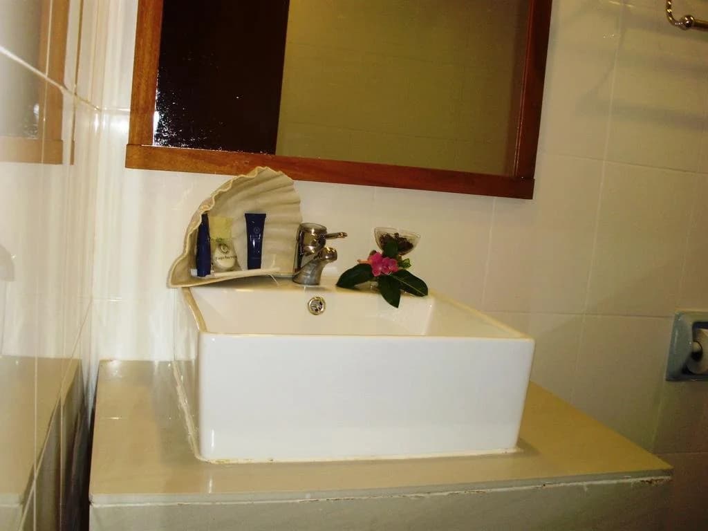 Eagle Bay Hotel - photo 8