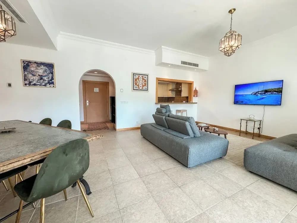 Upgraded 2BR Apartment at the Beach - photo 24