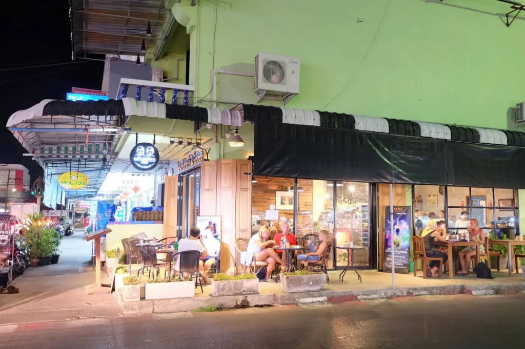 Tiya House Rooms & Cafe - photo 16