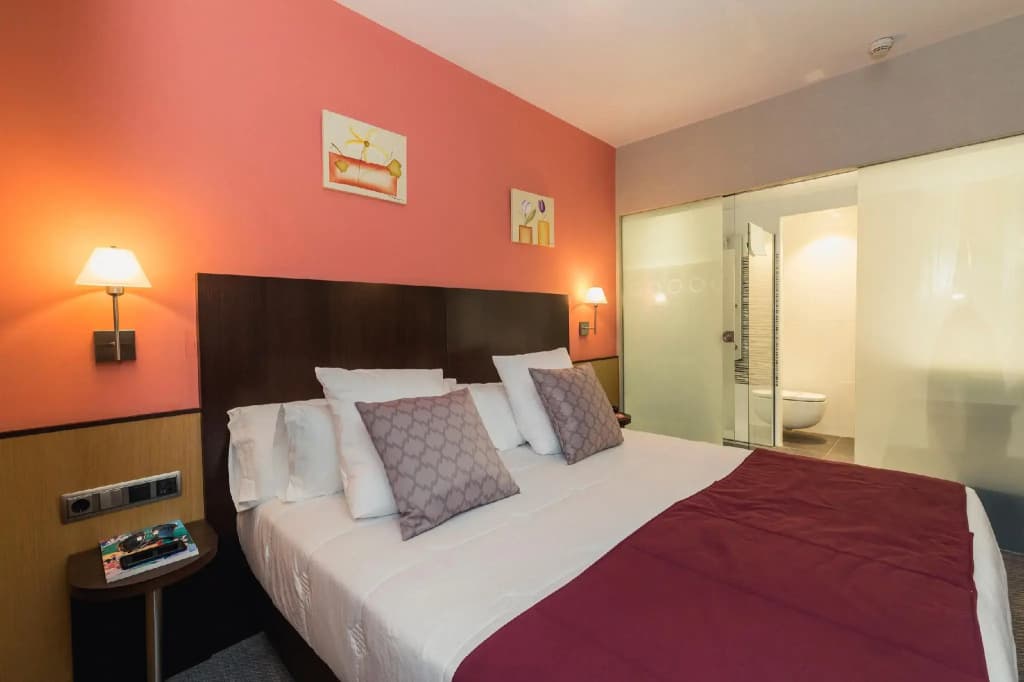 Ronda Lesseps Hotel  - photo 26
