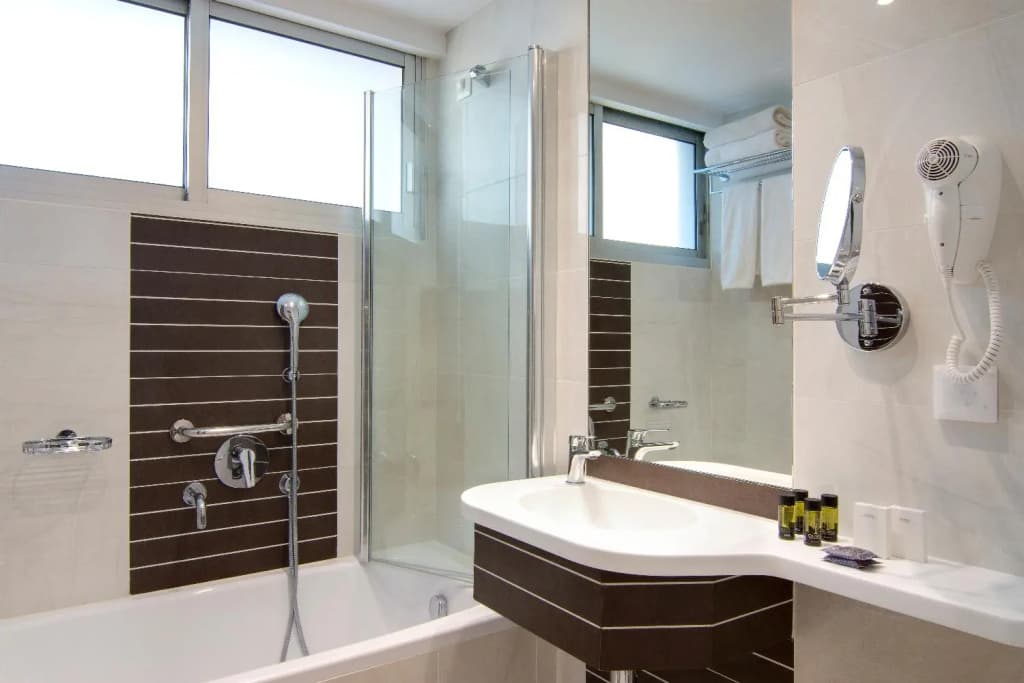 Titania Hotel - photo 8