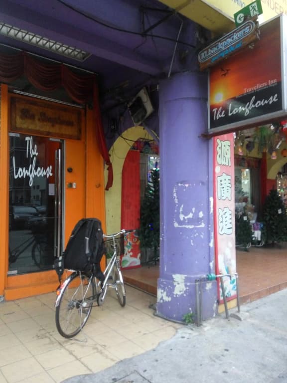 The Longhouse Travellers Inn - Hostel - photo 1