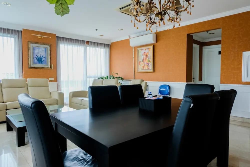 Spacious 2BR Park Royale Apartment - photo 13