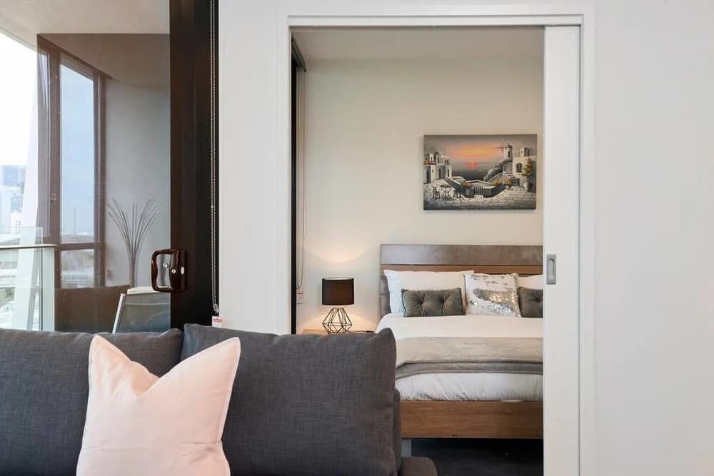 Panoramic Melbourne Views from Stylish Apartment - photo 4