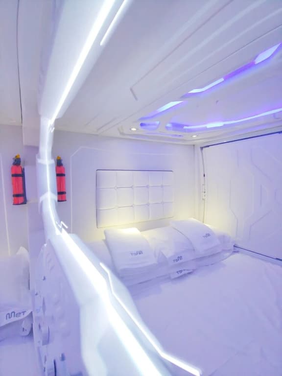 Met A Space Pod @ Asoke - photo 8