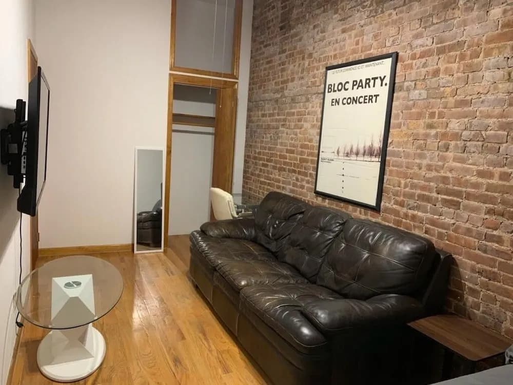 Manhattan Private Bedroom Hostel - photo 9