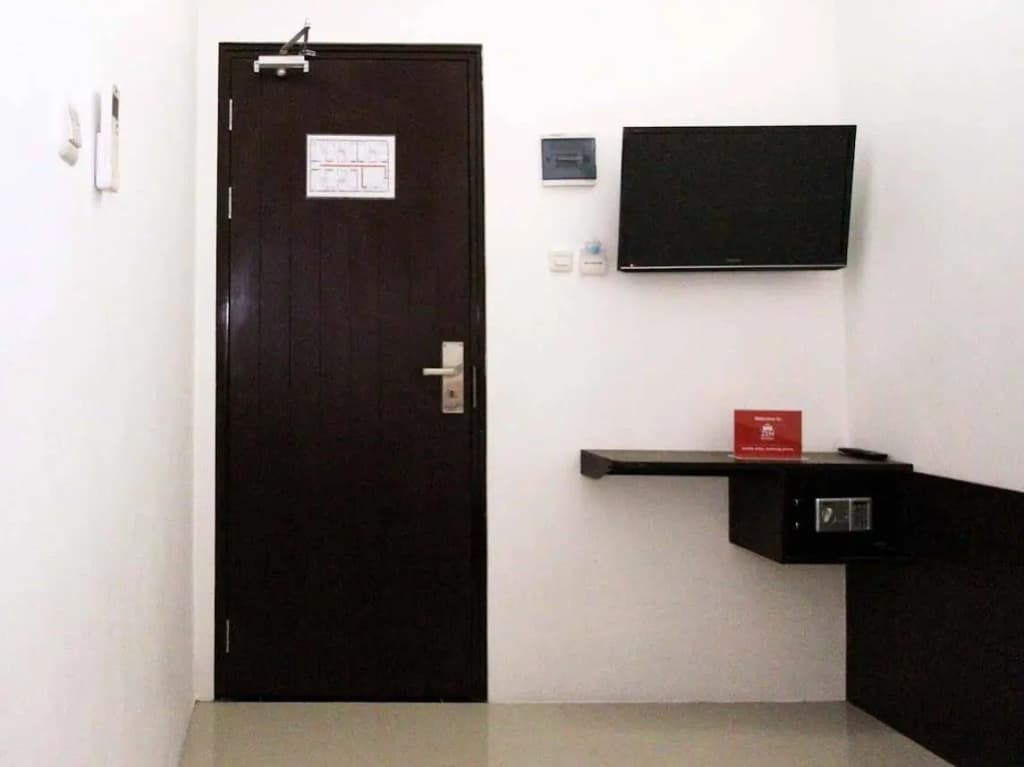 ZEN Rooms Menteng Cikini - photo 9