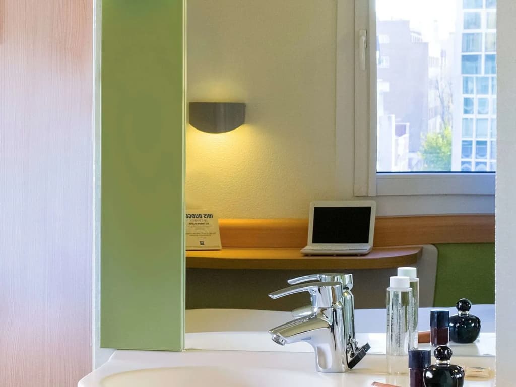 ibis budget Madrid Calle Alcalá - photo 8