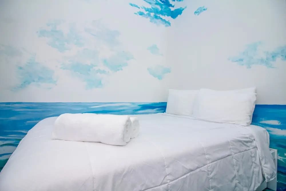 The High Tide Studio #6 Studio Bedroom Hotel Room by Redawning - photo 3