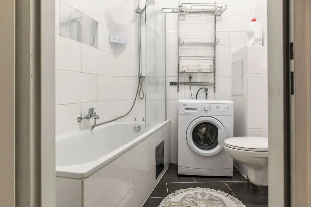 Charming 2BR Apt in Prime Location - photo 7