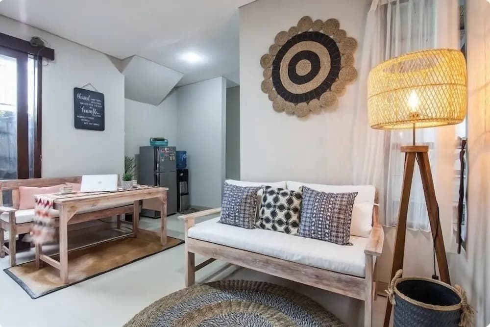 Cecilya Balian Stylish 3 Bedroom House near Beach at City Center - photo 6