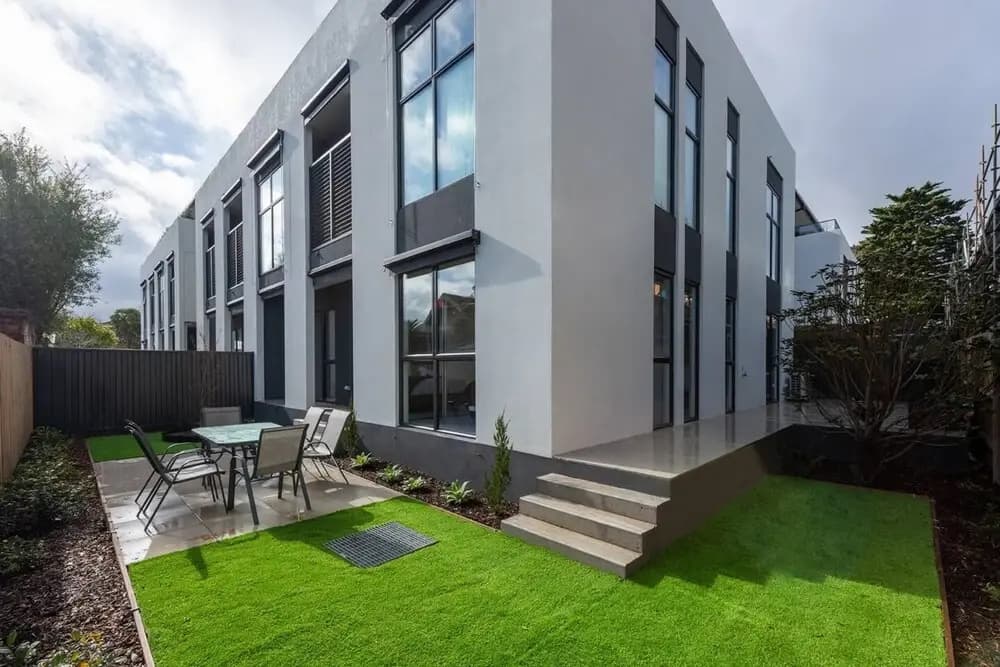 Stylish 3 Bedroom With Free Parking - photo 10