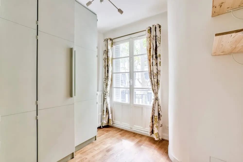 Apartment With Balcony Near Gare Montparnasse - photo 4