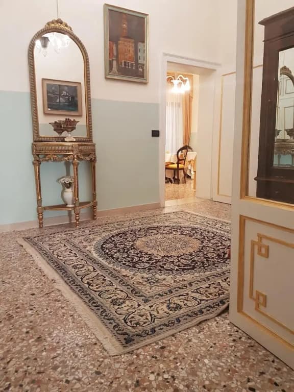 Friendly Venice Suites - photo 18