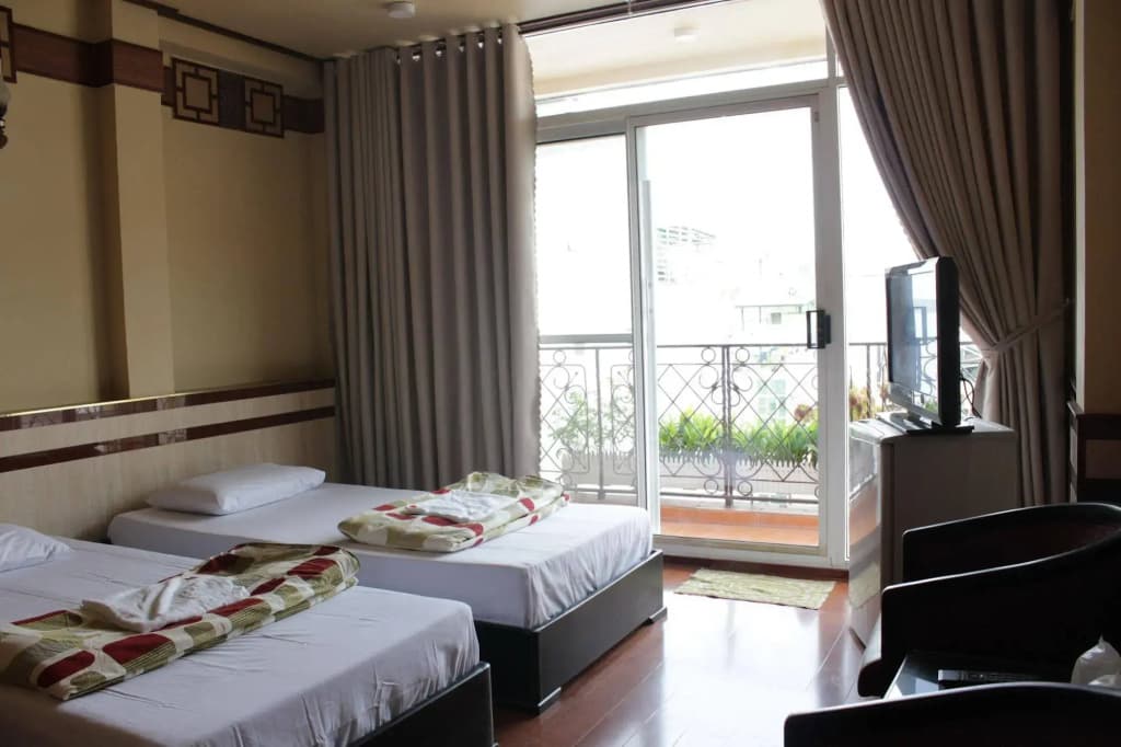 Bee Saigon Hotel - photo 2