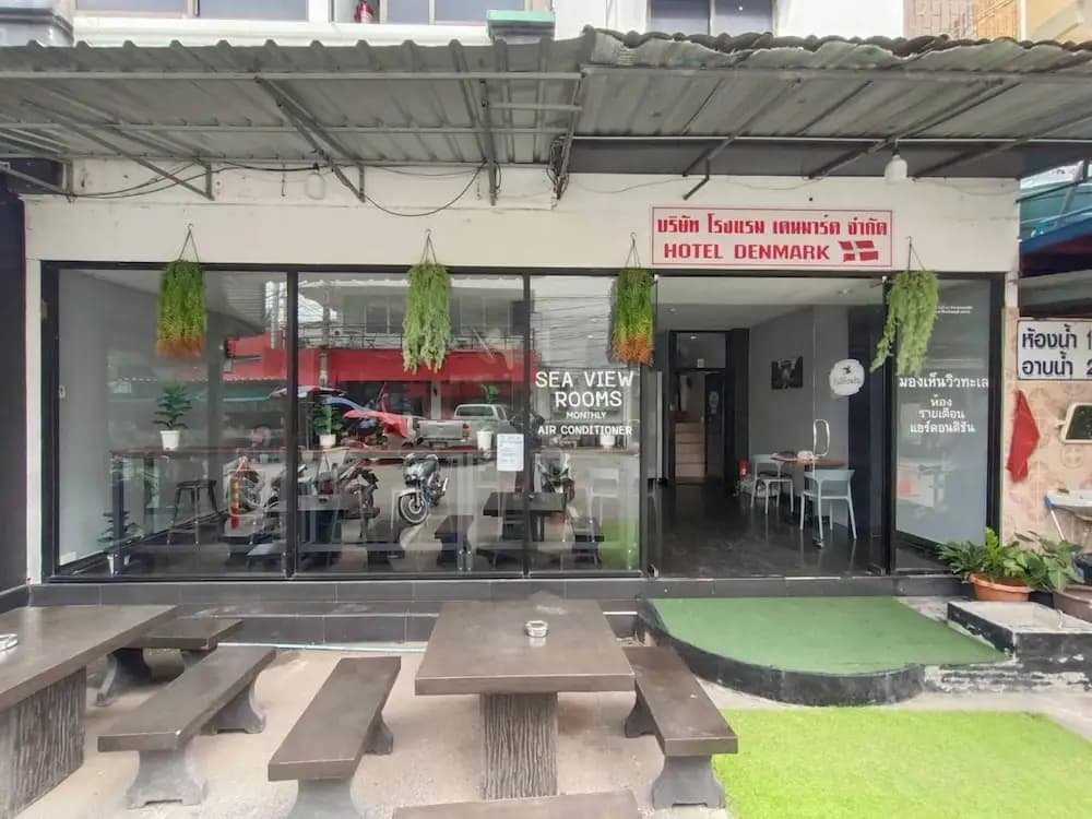 Happy Jomtien - Direct Beach Access, Sea View & Central Location - photo 1