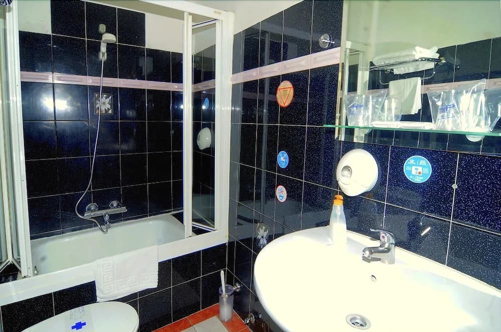 Hostal Plaza Dort - photo 9