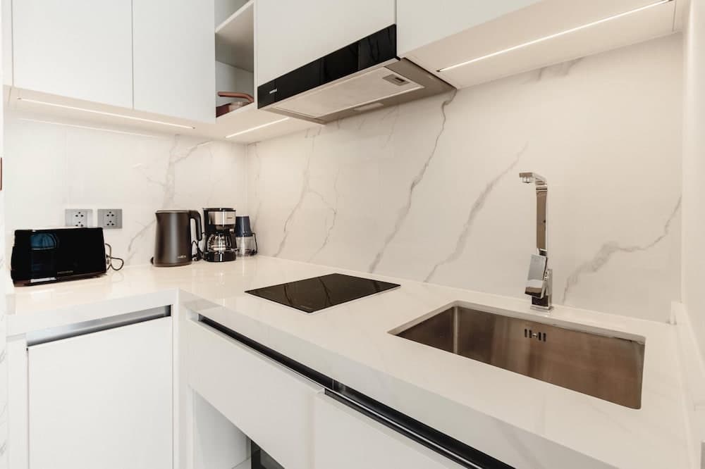 Unit 2303 Beachfront Pool-facing + Sea View - photo 33