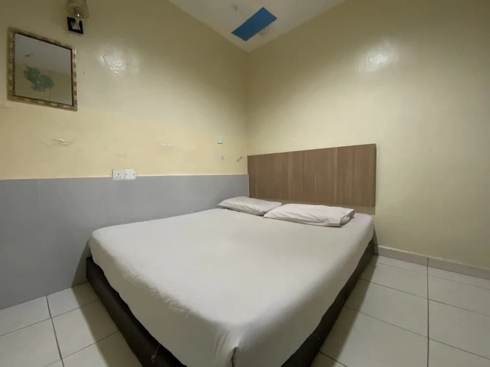 Harmoni Inn Hotel by OYO Rooms - photo 1