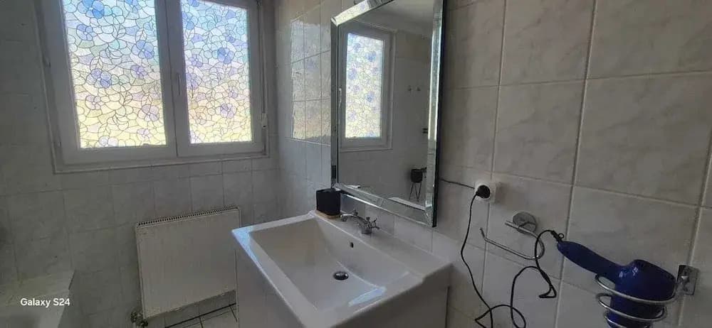 Modern 3BR Apt With Balcony City Center - photo 6