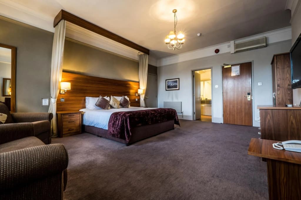 The Bridge Hotel Greenford - photo 2