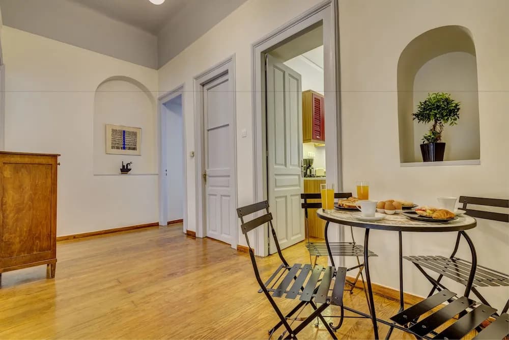 Neoclassical apartment next to Acropolis - photo 4