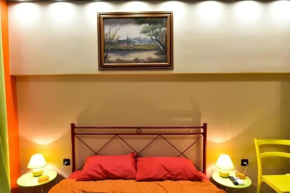 Warm And Central 1 Double Bed Flat - photo 10