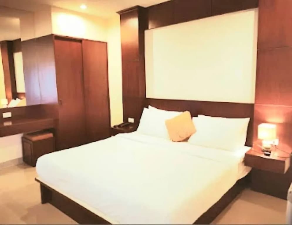 Lucky Inn Residency - photo 2