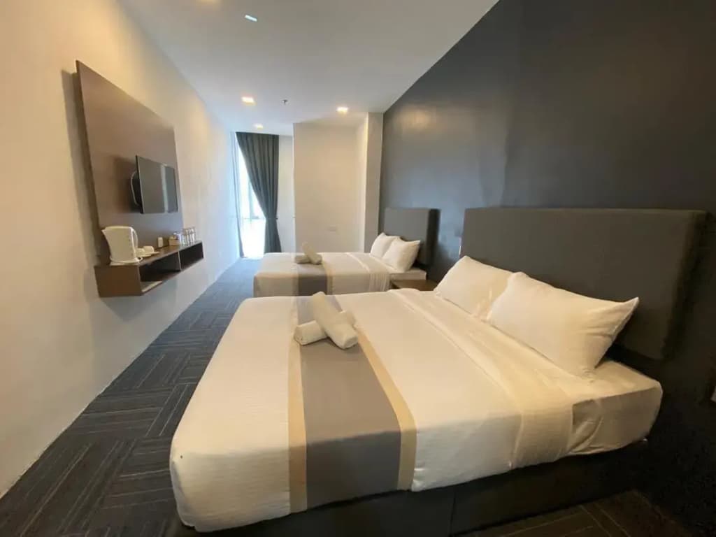 WE Hotel - photo 5