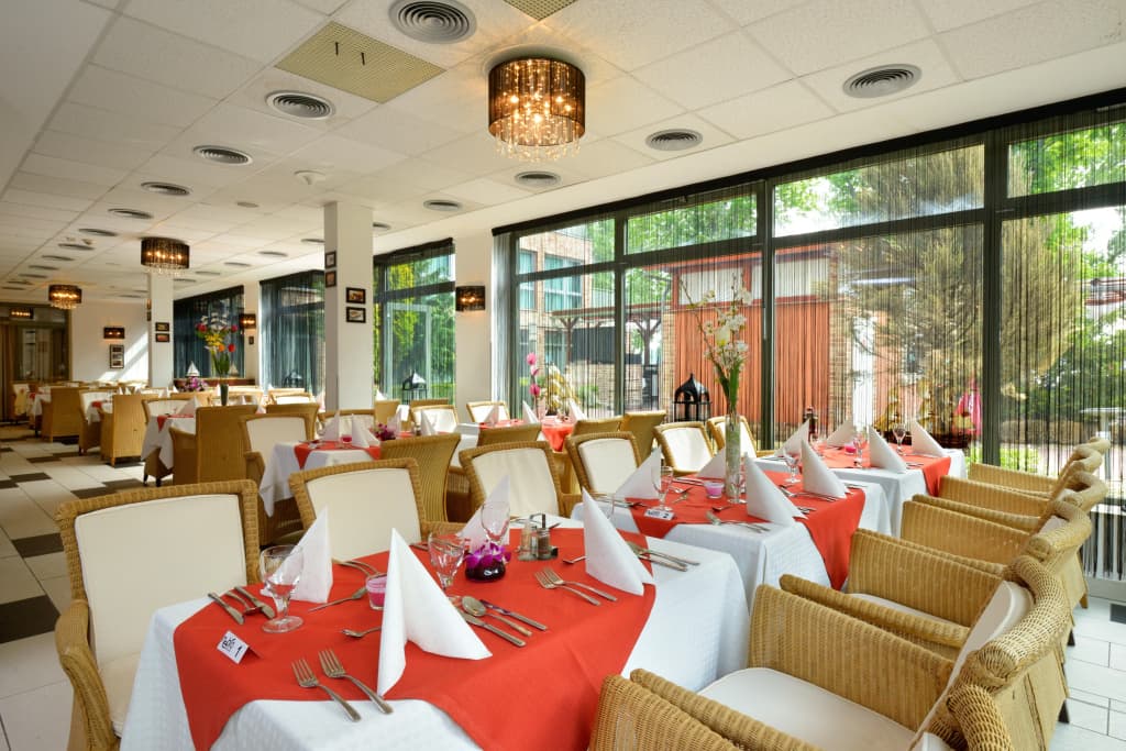 Holiday Beach Budapest Wellness & Conference Hotel - photo 14