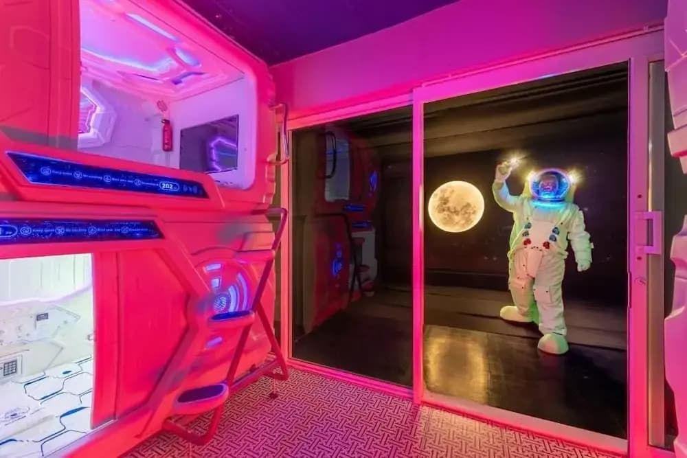 Space Station Hostel - photo 34