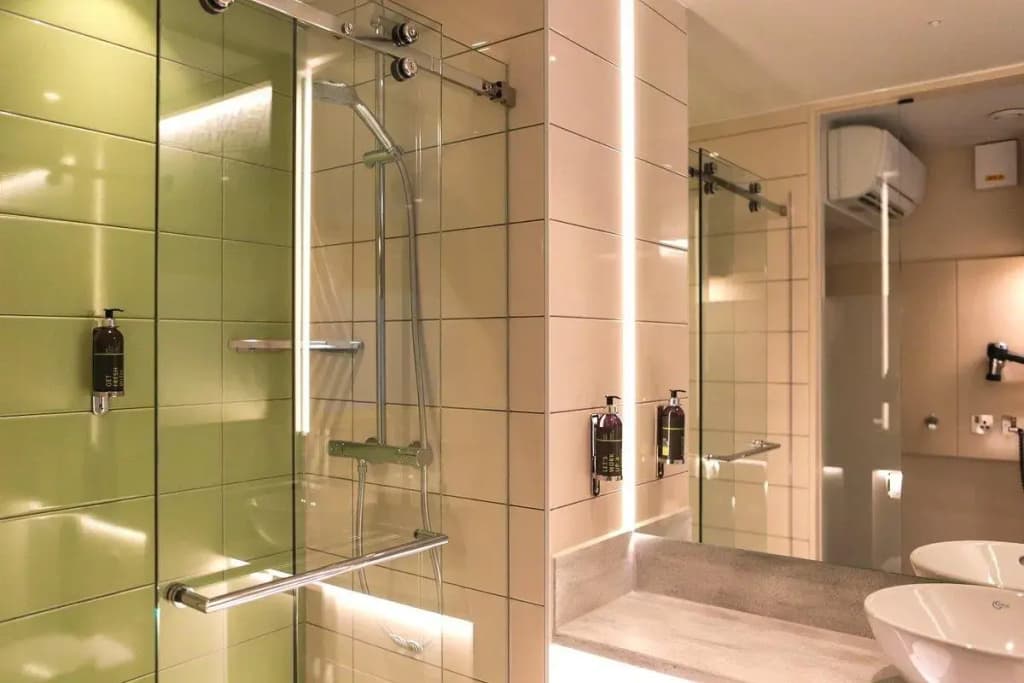Hub By Premier Inn Edinburgh Haymarket - photo 10