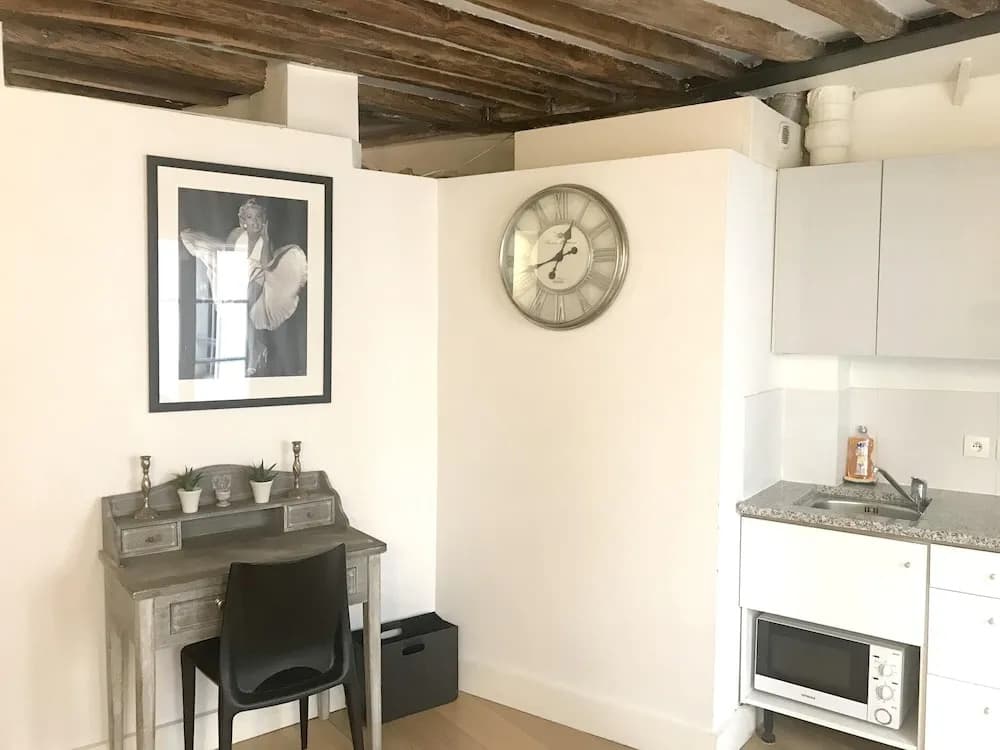 Apartment with One Bedroom in Paris, with Wifi - photo 13