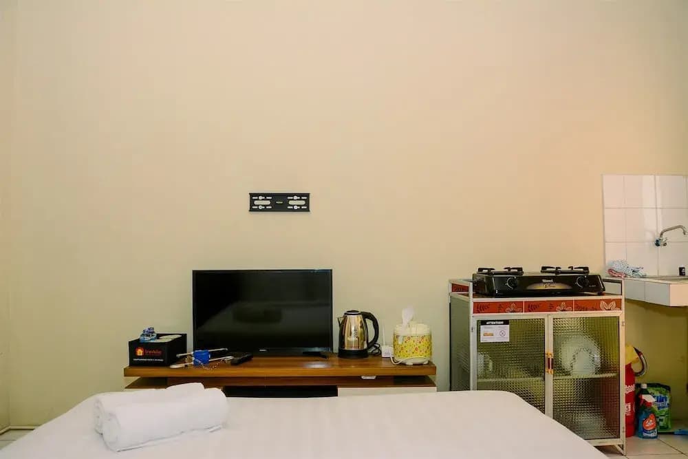 Compact Studio Room Kebagusan City Apartment - photo 1