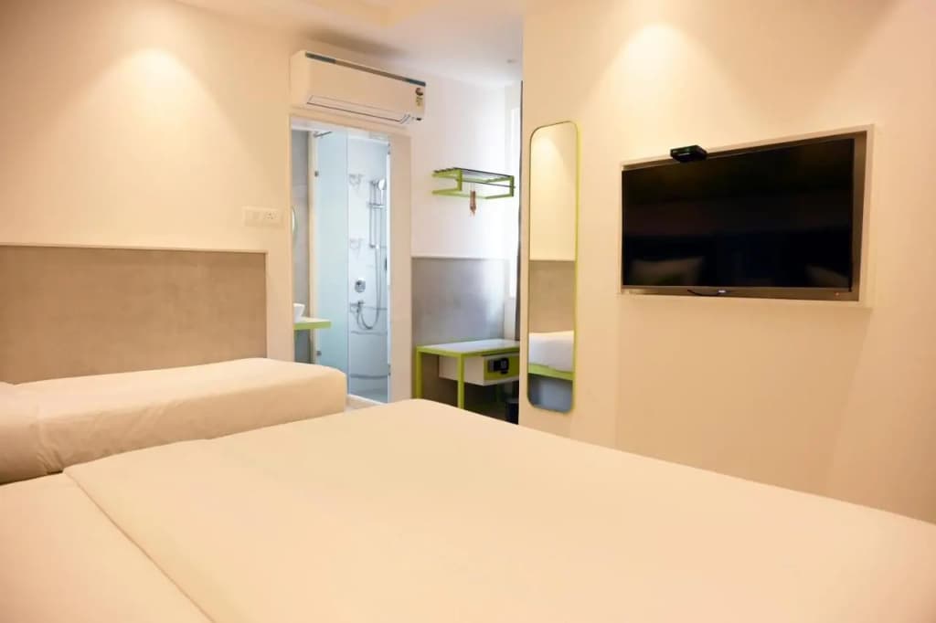 Hotel Le Roi Express @ Karol Bagh - photo 14