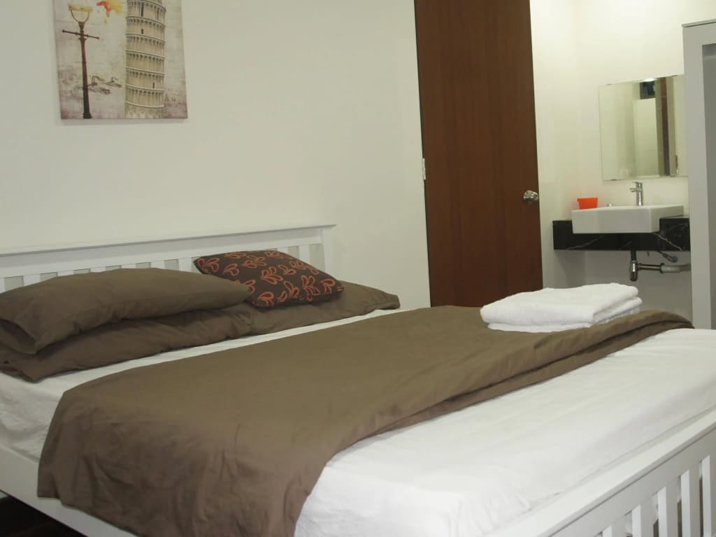 Nazlis Guesthouse @ Acapella Residence - photo 3