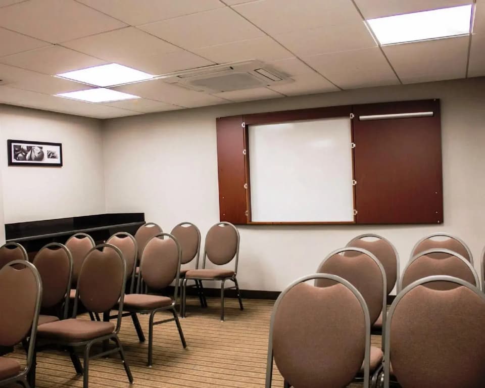 Cresthaven Inn JFK - photo 8