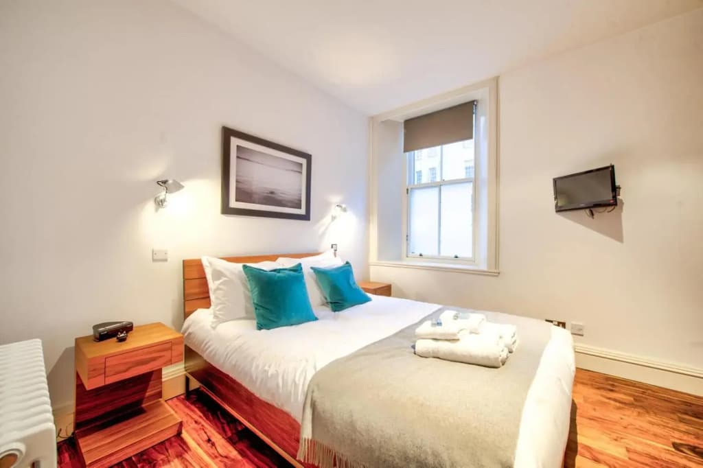 Sumptuous 2BR Apt Next To Edinburgh Castle! - photo 7