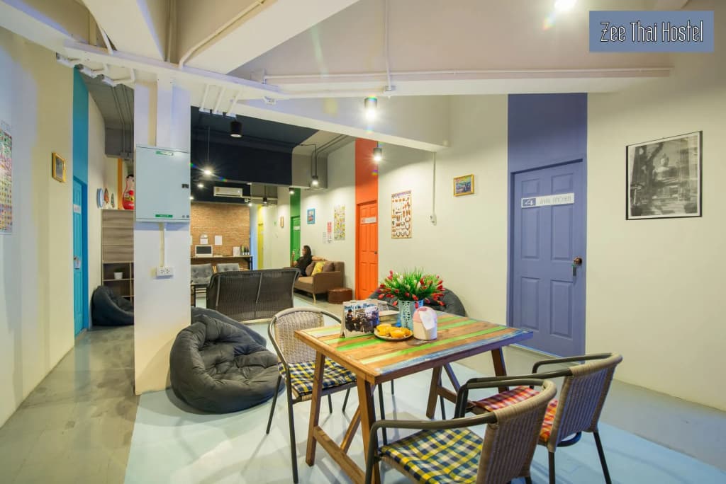 Zee Thai Hostel - photo 14