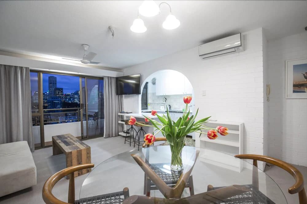 1 BR Park Breathtaking Sydney Skyline - photo 5