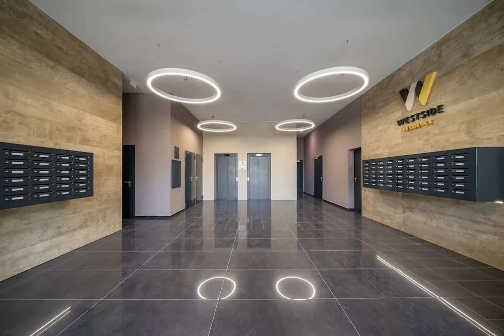 WestSide Apartments by FirstHost - photo 11